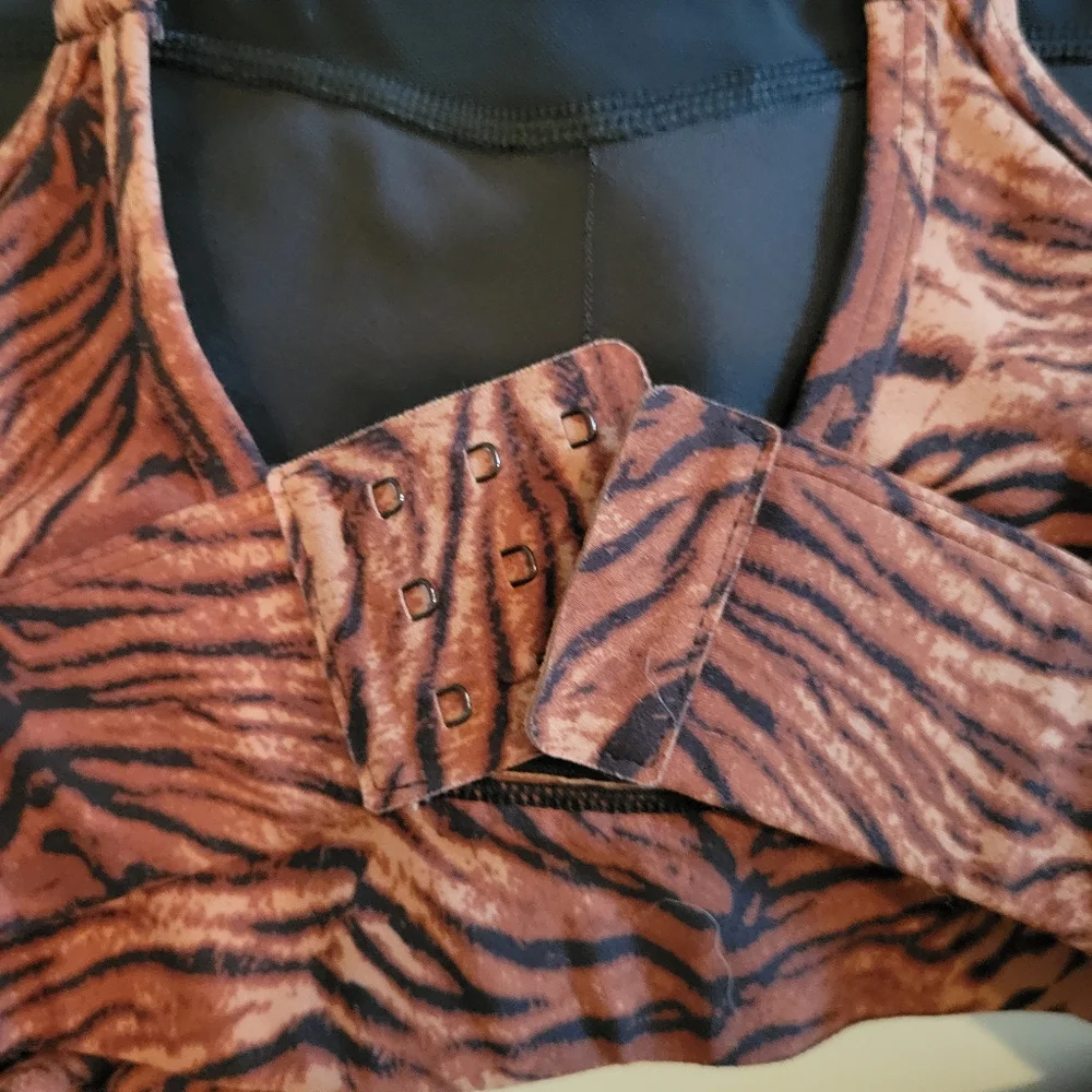 animal print athleasure set- sport bra and legging - Picture 5 of 8